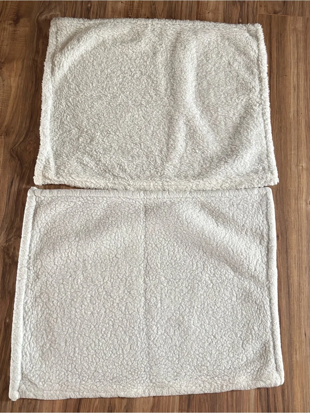 UGG 2 Standard Pillow Sham Covers Blue White Faux Fur Rectangle Solid Zippered